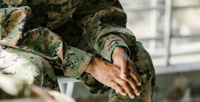 Veteranen over grensoverschrijdend gedrag tijdens uitzending: een man-vrouw vergelijking van omschrijvingen en ervaringen